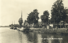 104 Gezicht op de Leidsekade (rechts) en in het verlengde daarvan de Billitonkade te Utrecht, met links het Merwedekanaal.